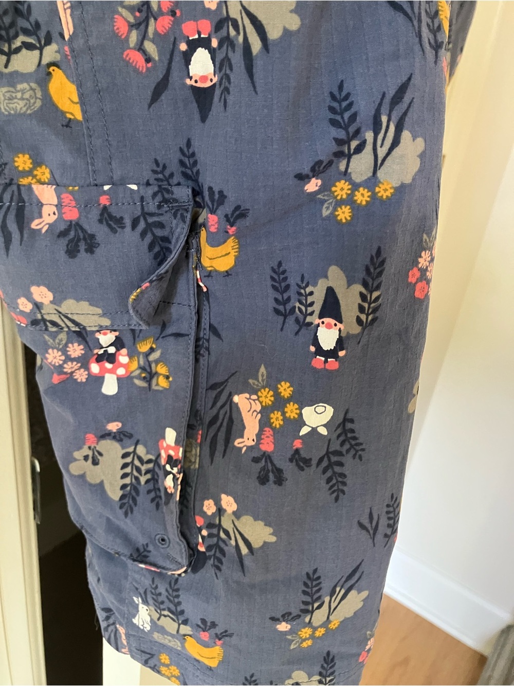 EUC Duluth Trading Retired Gnome Chicken Short Garden Overalls Shortalls (Large) - Picture 5 of 7